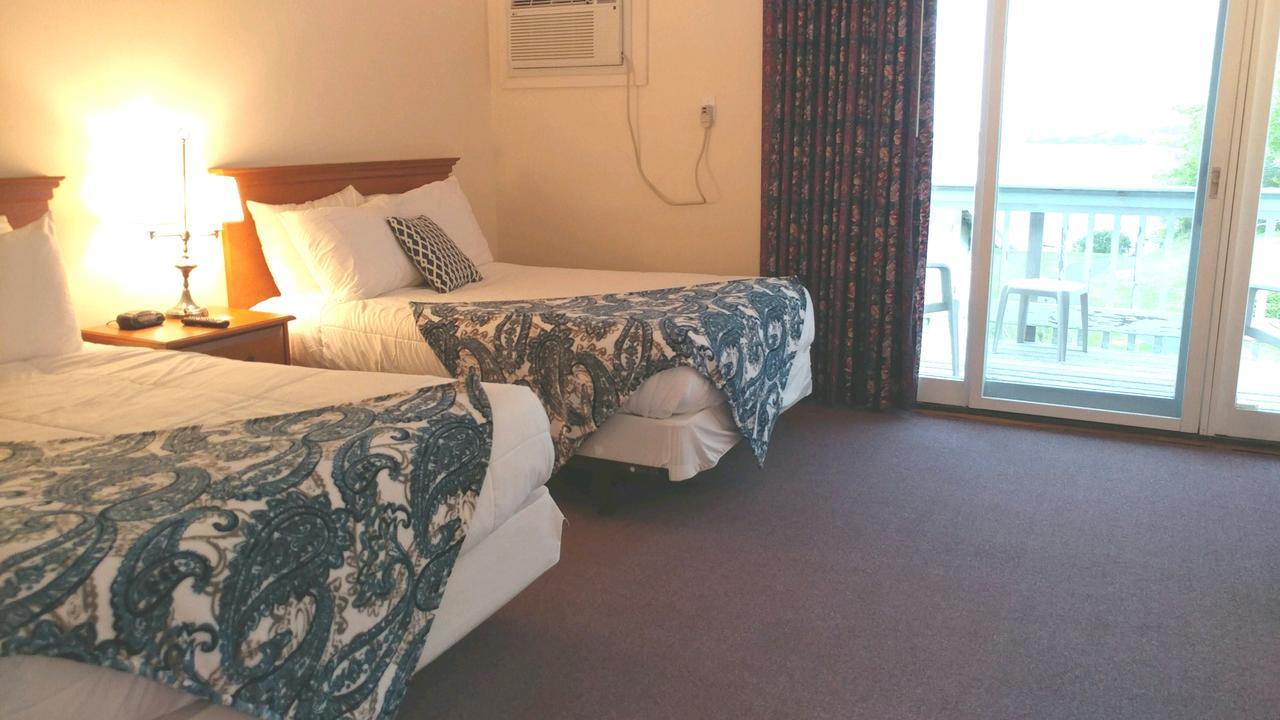 Smugglers Cove Inn Dayville Zewnętrze zdjęcie